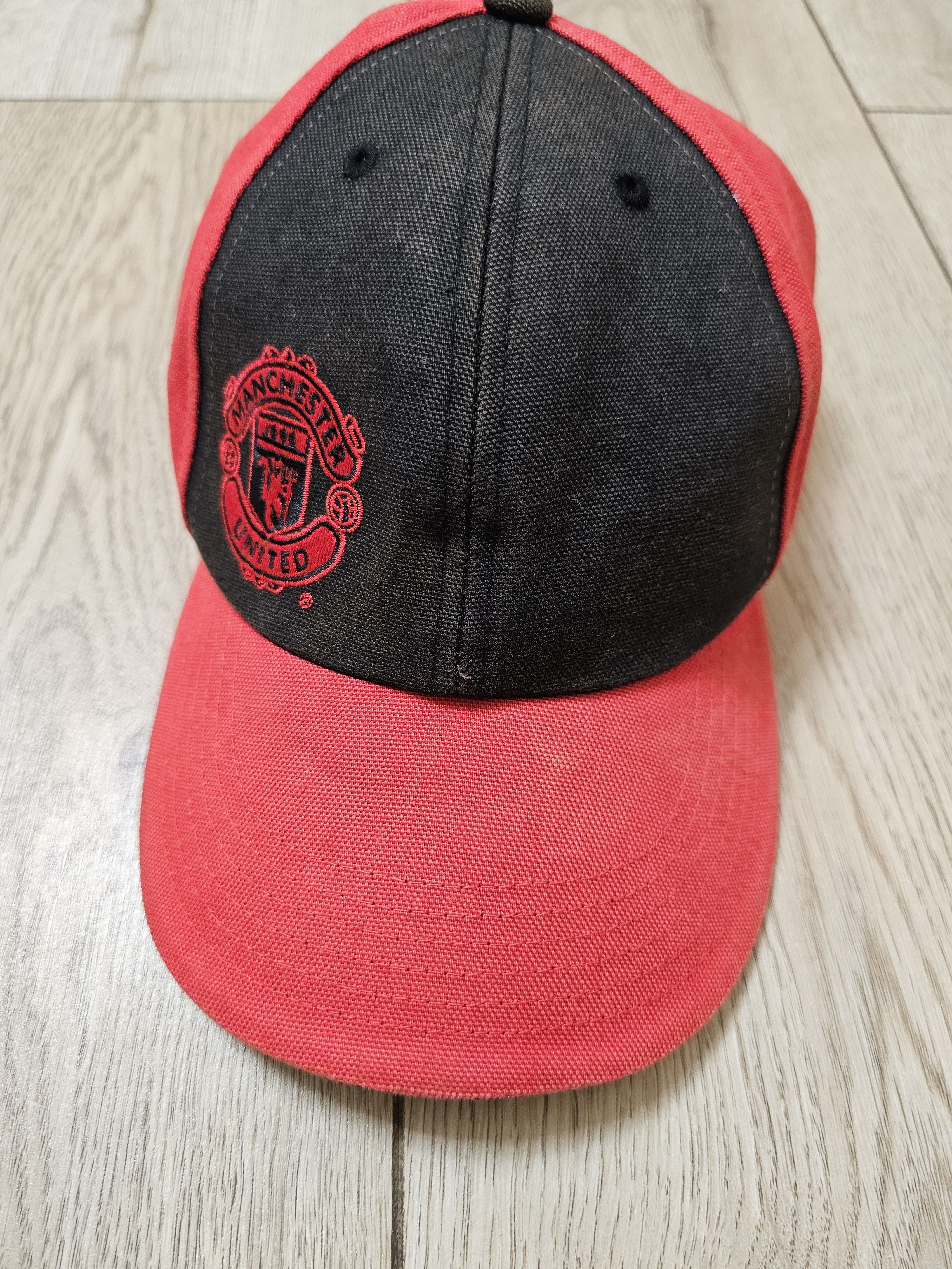 Nike MANCHESTER UNITED CAP VINTAGE RED CAP FOOTBALL HAT SOCCER Size ONE SIZE - 1 Thumbnail