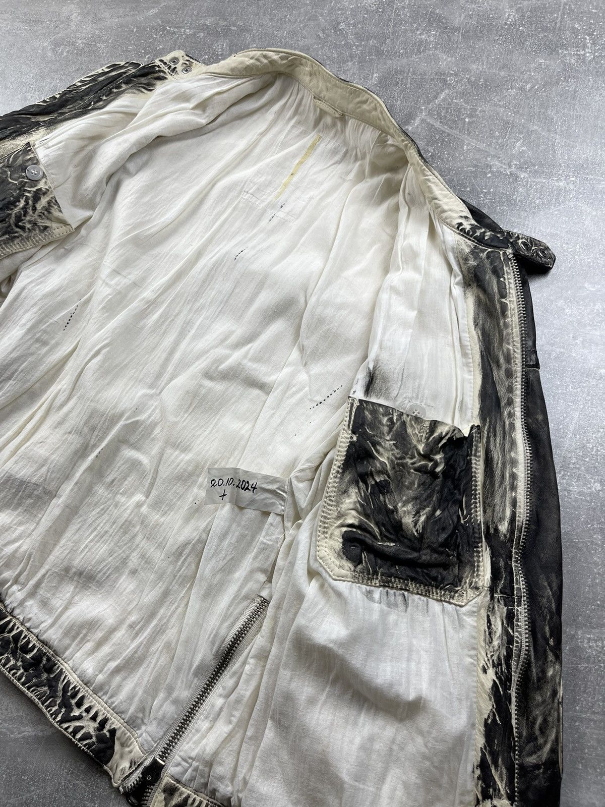 Vintage Vintage Archive Black/White Leather Faded Biker Jacket Size US L / EU 52-54 / 3 - 17 Thumbnail