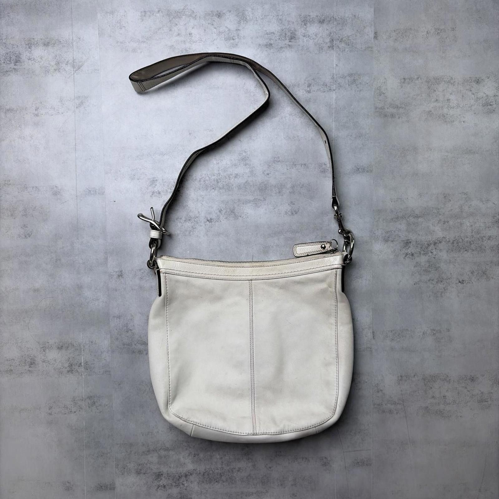 Coach Y2K White Coach Soho Leather Buckle Shoulder Bag Size ONE SIZE - 3 Thumbnail