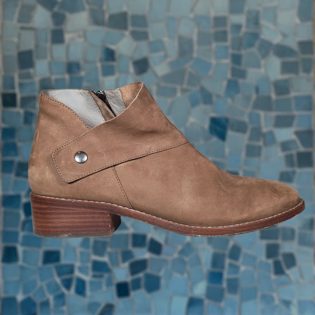 Eileen Fisher Eileen Fisher Billie Tumbled Nubuck Booties Women’s Size US 10 Ankle Boots Brown Leather 1.5" Heel Zip Size US 10 / IT 40 - 1 Thumbnail