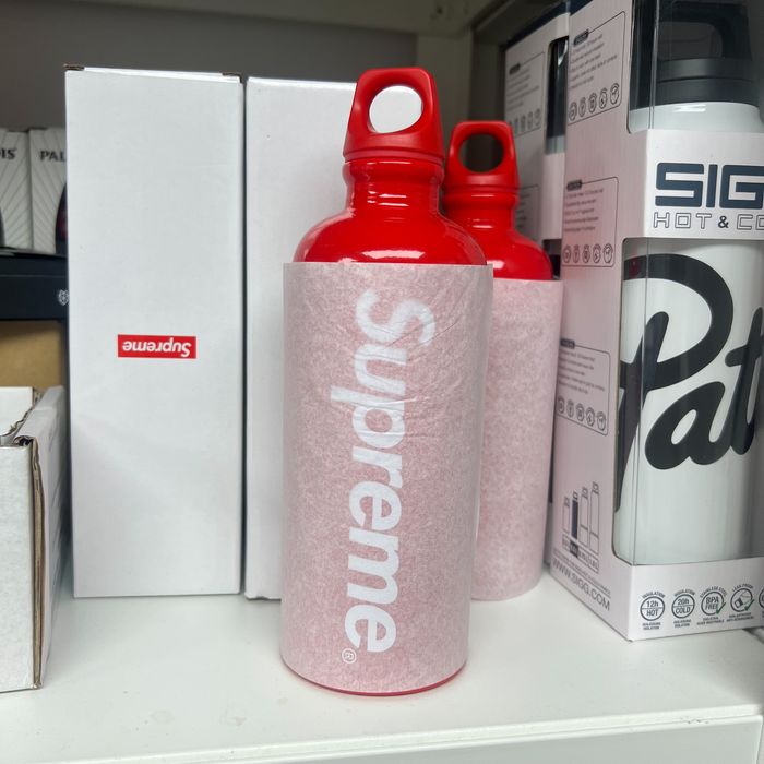 Supreme Supreme SIGG Traveller 0.6L Water Bottle Red | Grailed