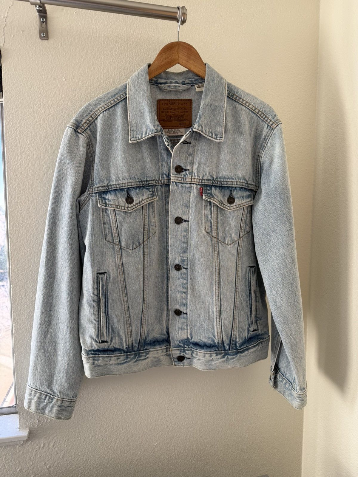Levi's Type III Trucker Jacket Lightwash Size US M / EU 48-50 / 2 - 1 Thumbnail