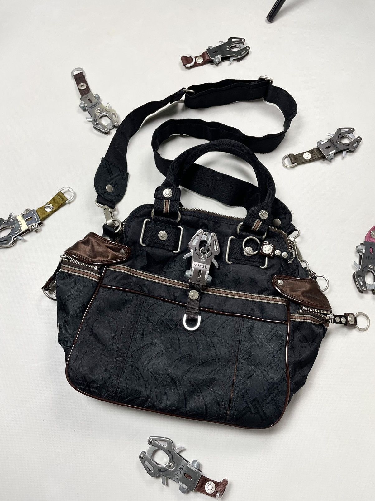 Japanese Brand George Gina & Lucy In & Out Vintage Black Carabiner Bag GGL Size ONE SIZE - 4 Thumbnail