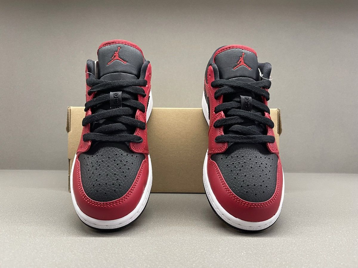Jordan Brand Nike Jordan 1 Low Gym Red Black Pebbled GS Size US 4.5 / IT 34.5 - 4 Thumbnail