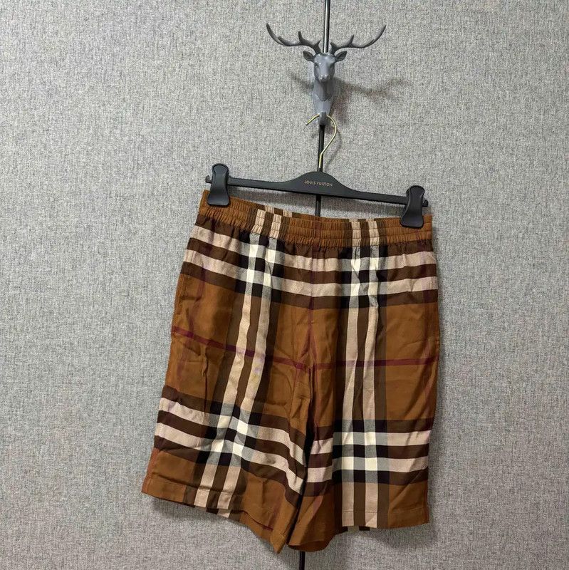Burberry Burberry Brown Silk Check Pattern Shorts Size US 26 / EU 42 - 1 Thumbnail