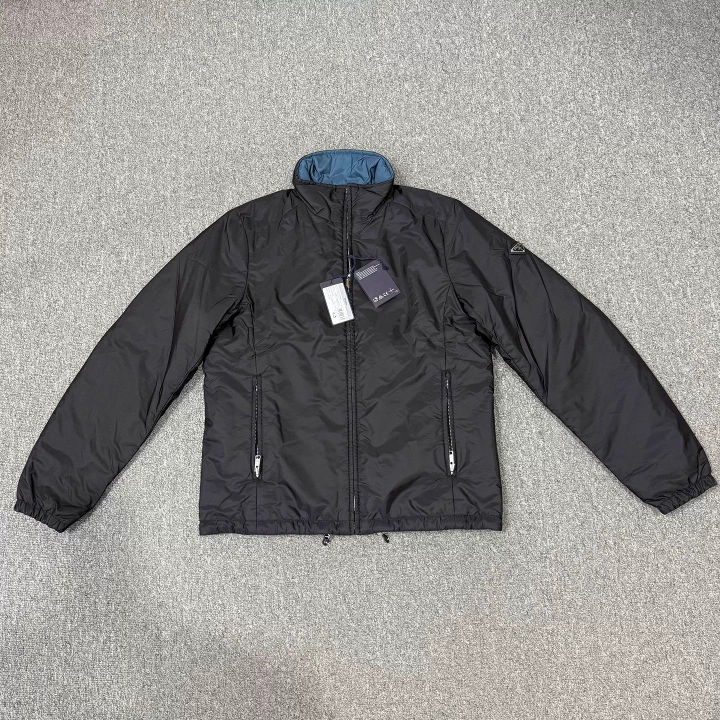 Prada Prada NWT triangle logo double-faced puffer size 48 Size US M / EU 48-50 / 2 - 2 Thumbnail