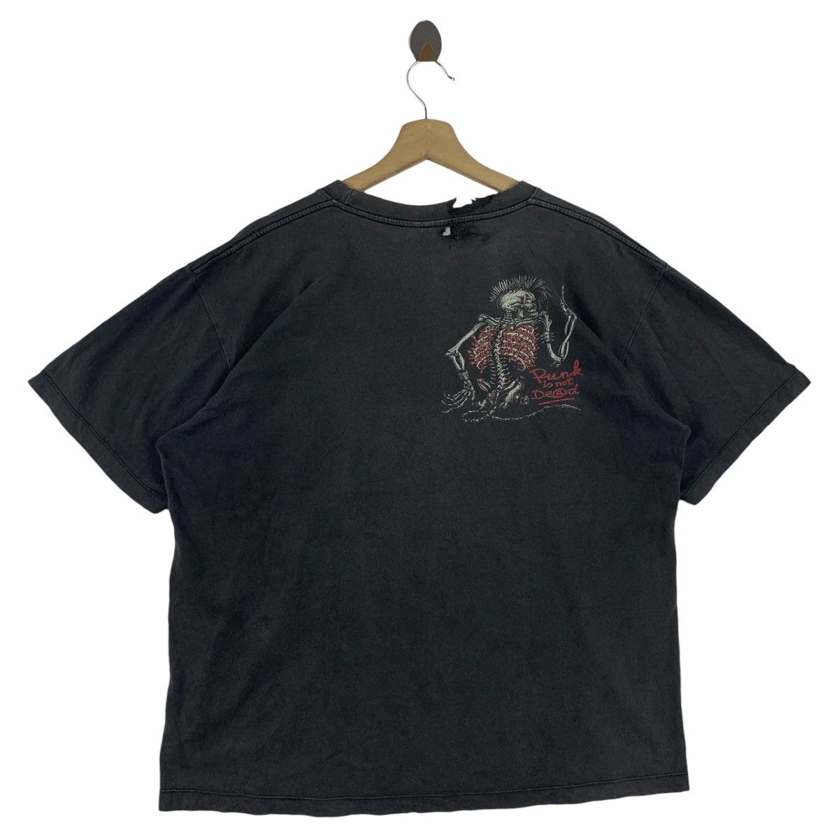 Vintage Vintage distressed PUNK IS NOT DEAD skull printed tee Size US L / EU 52-54 / 3 - 4 Thumbnail