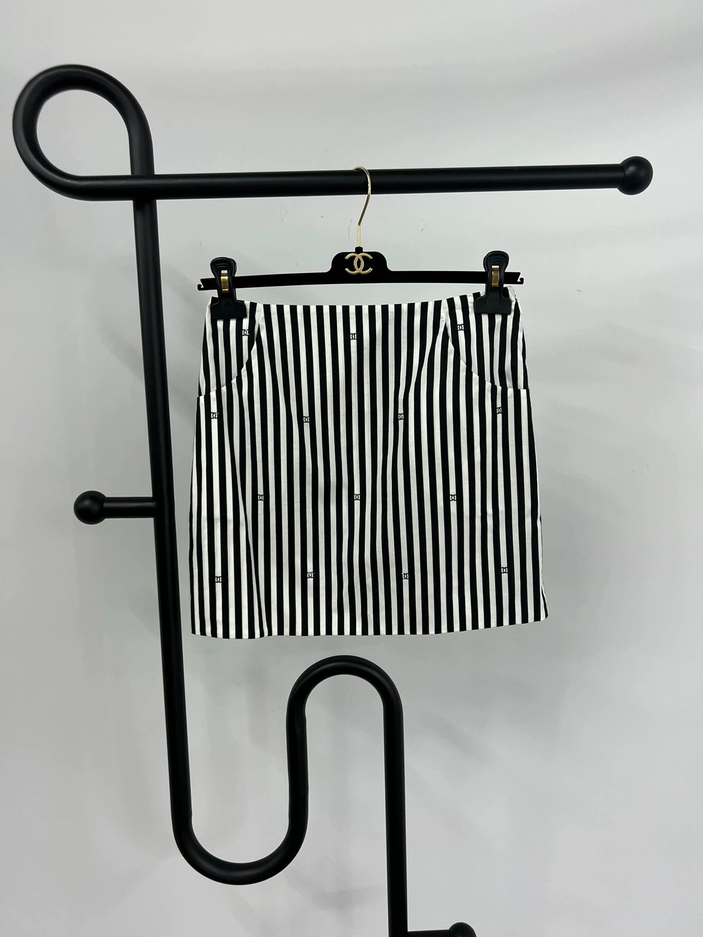 Chanel Chanel 24M Stripe CC Crystal Skirt Size 24" / US 00 / IT 34 - 1 Thumbnail