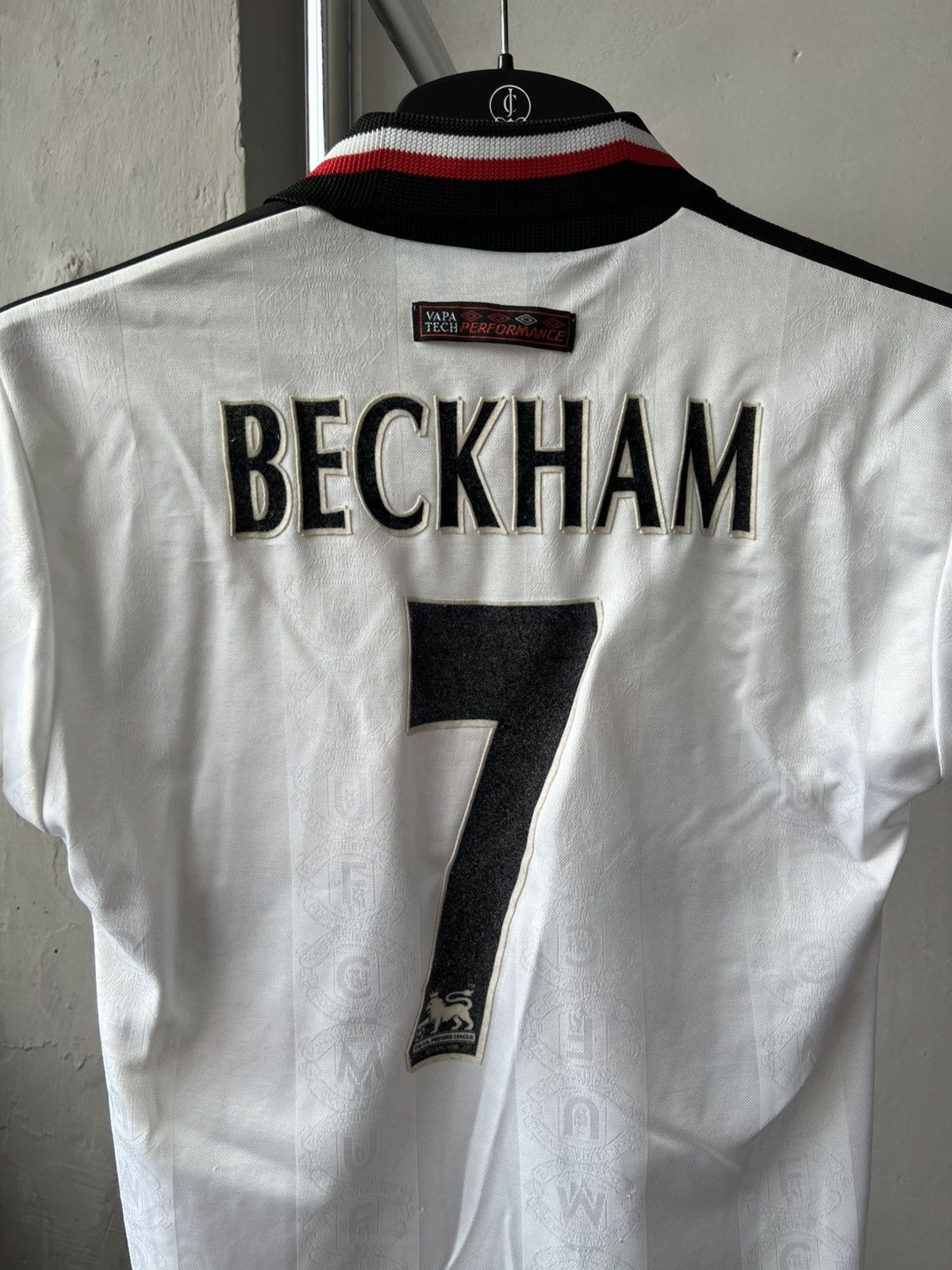 Umbro 1997/98 MANCHESTER UNITED #7 BECKHAM SOCCER JERSEY 10/11 YR Size US XXS / EU 40 - 14 Thumbnail