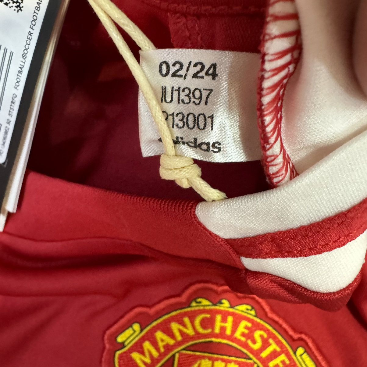 Adidas Manchester united 24/25 home shirt #4 De Ligt (bnwt) Size US M / EU 48-50 / 2 - 6 Thumbnail