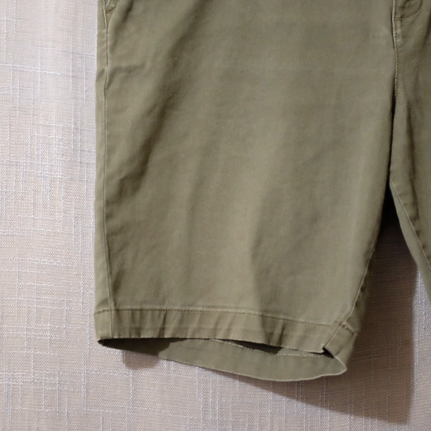 Tommy Hilfiger Tommy Hilfiger Casual Shorts Bermuda Women Size 14 Green Stretch Pockets Logo Zipper 4.75 in Inseam Casual Work Travel 90s? (no need) Size 36" / US 14 / IT 50 - 4 Thumbnail