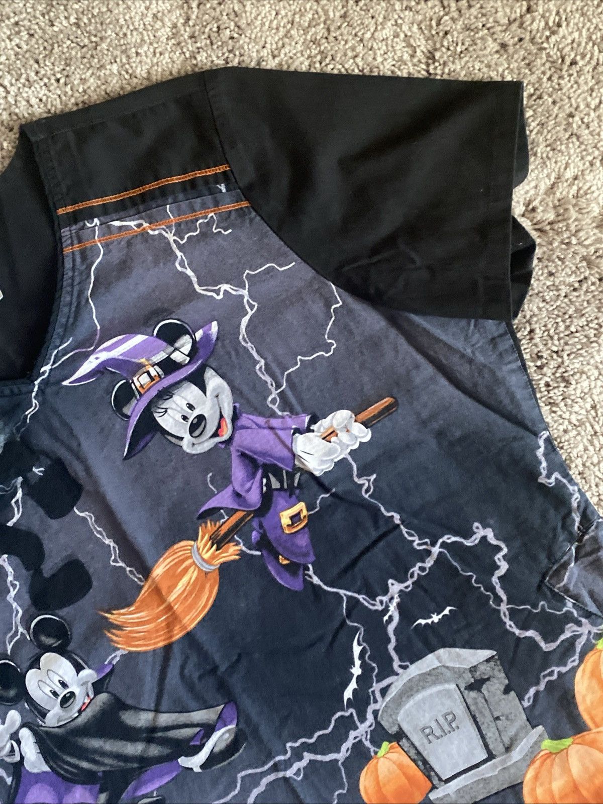 Disney Disney Mickey mouse & Friends Halloween Themed Scrub top Size XL / US 12-14 / IT 48-50 - 10 Thumbnail