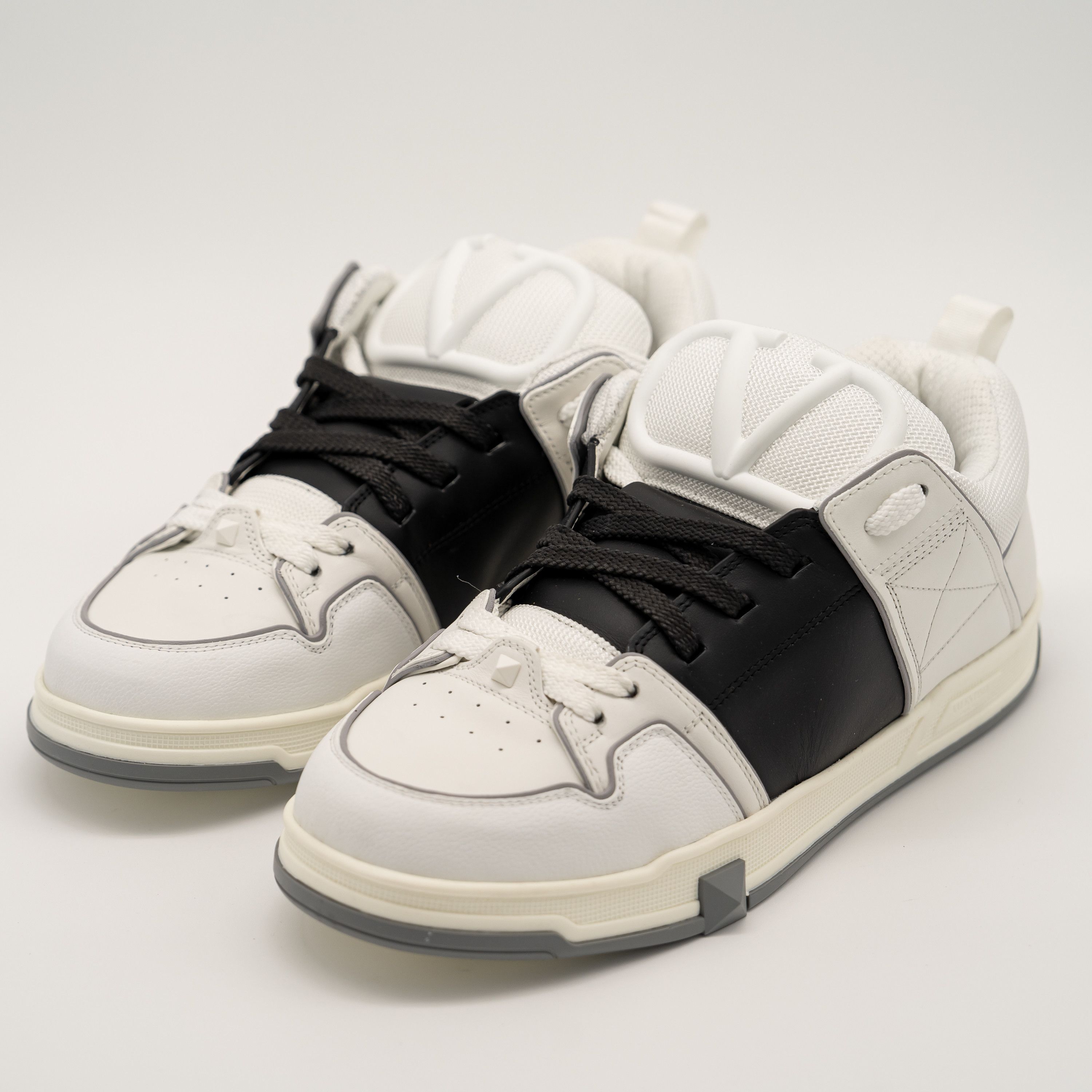 Valentino 44.5eu 11.5 us Valentino Open Skate Sneakers White Black Size US 11.5 / EU 44-45 - 1 Thumbnail
