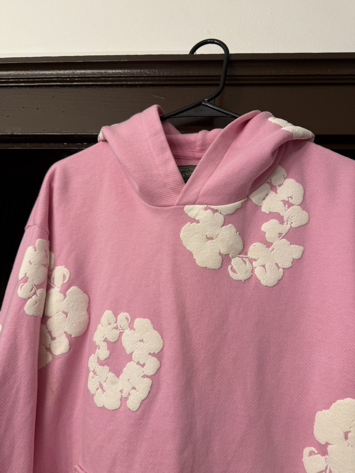 DENIM TEARS Denim Tears Pink Wreath Hoodie Size Large Size US L / EU 52-54 / 3 - 3 Thumbnail