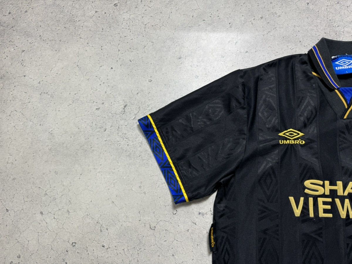 Umbro Umbro 1993/1995 Vintage 90’s Soccer Jersey Black Size US L / EU 52-54 / 3 - 4 Thumbnail