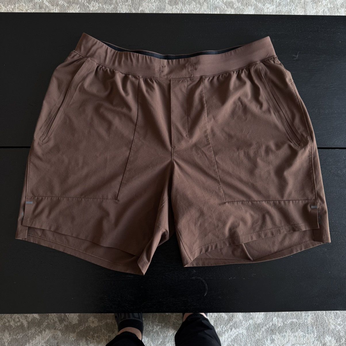 Lululemon License to Train Short 7” XXL Size US 38 / EU 54 - 1 Thumbnail