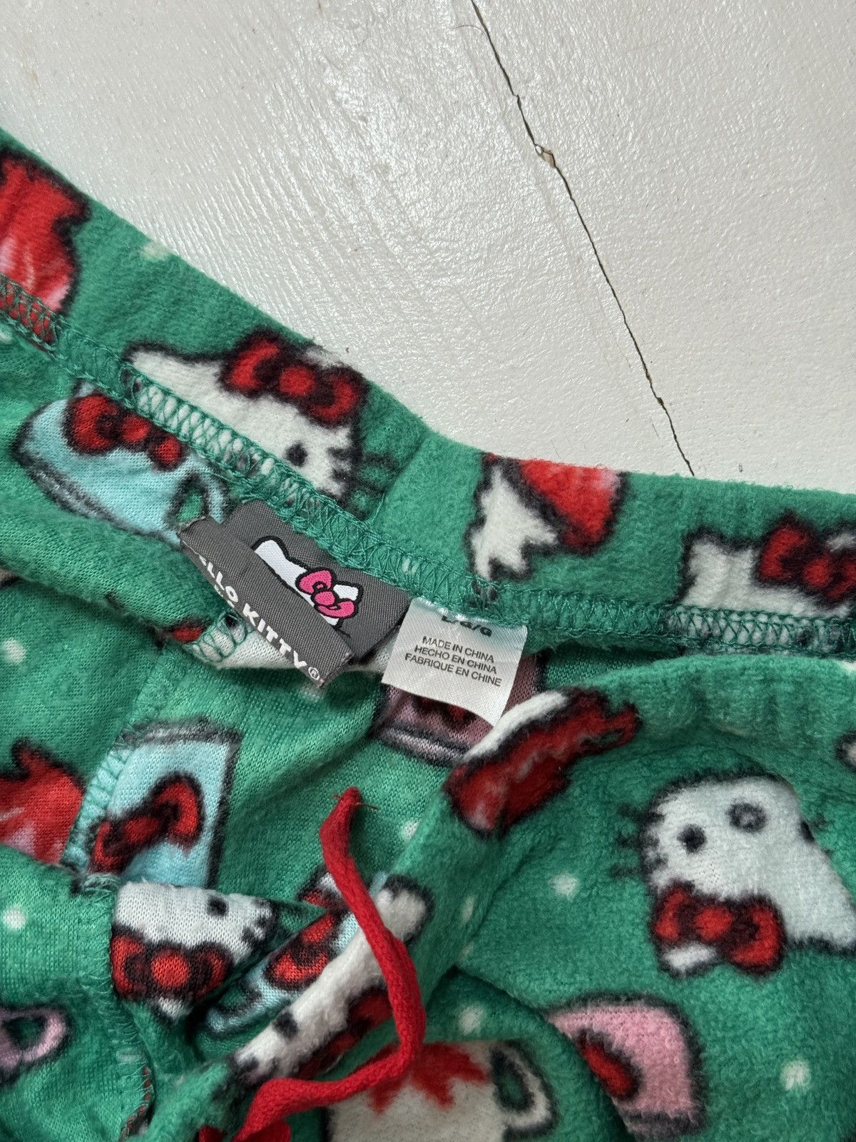 Cartoon Network VINTAGE HELLO KITTY MONOGRAM MERRY CHRISTMAS PAJAMA PANTS Size 32" / US 10 / IT 46 - 6 Thumbnail