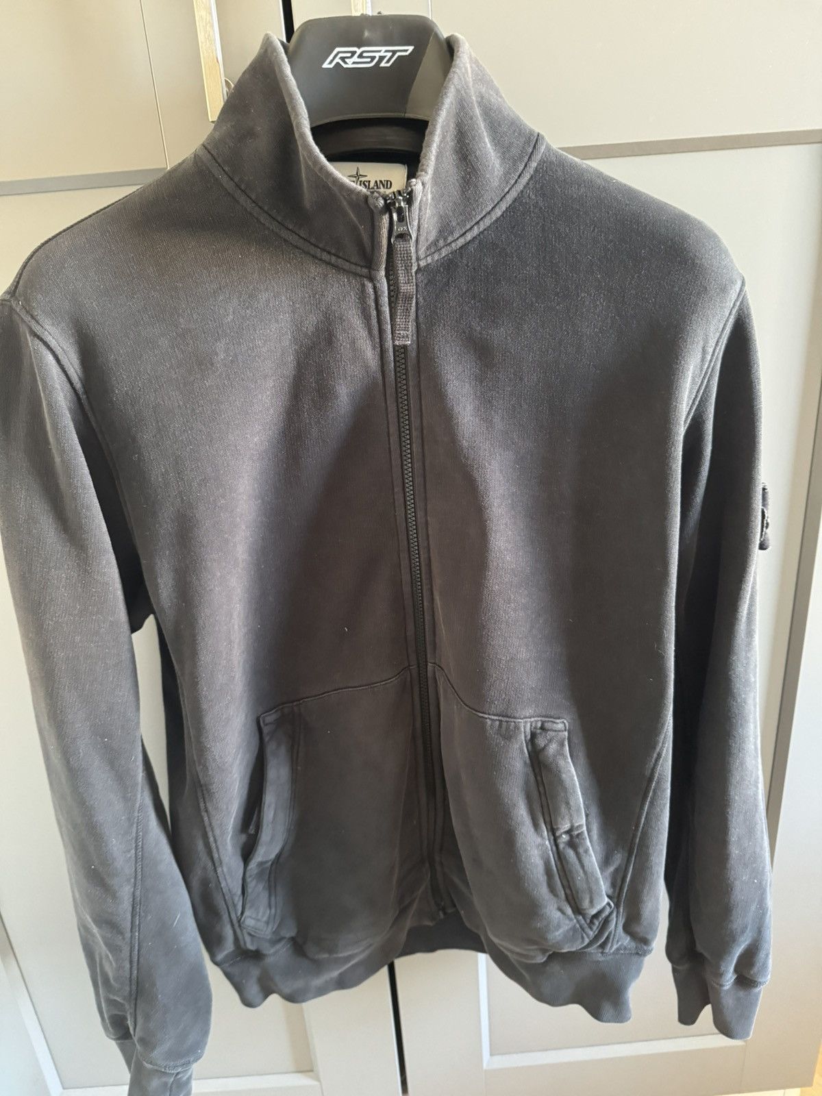 Stone Island Stone Island zip-up in black. Size US XL / EU 56 / 4 - 1 Thumbnail