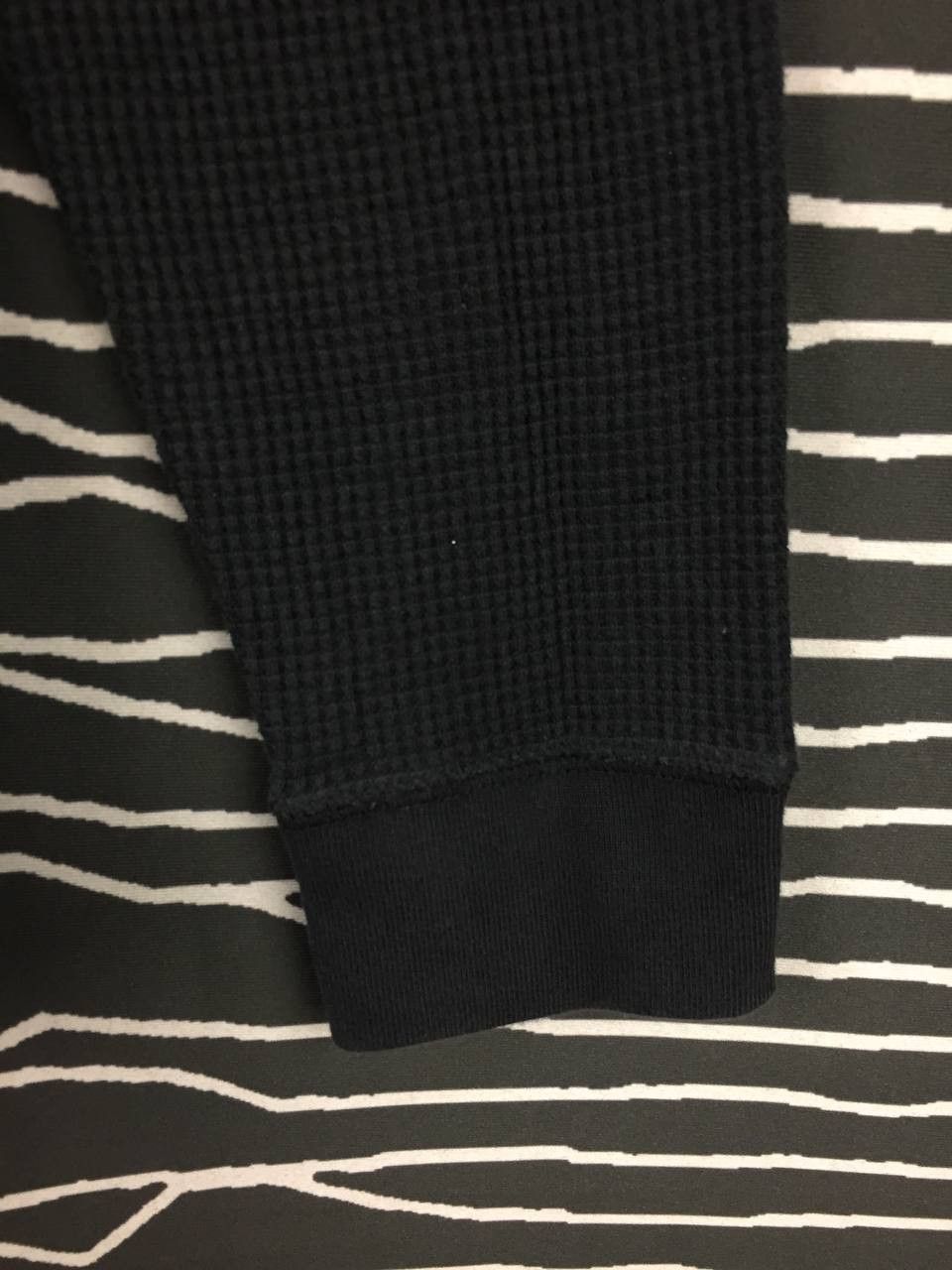 Uniqlo Uniqlo Waffle Knit Henley Long Sleeve Tee Size L Size US L / EU 52-54 / 3 - 4 Thumbnail