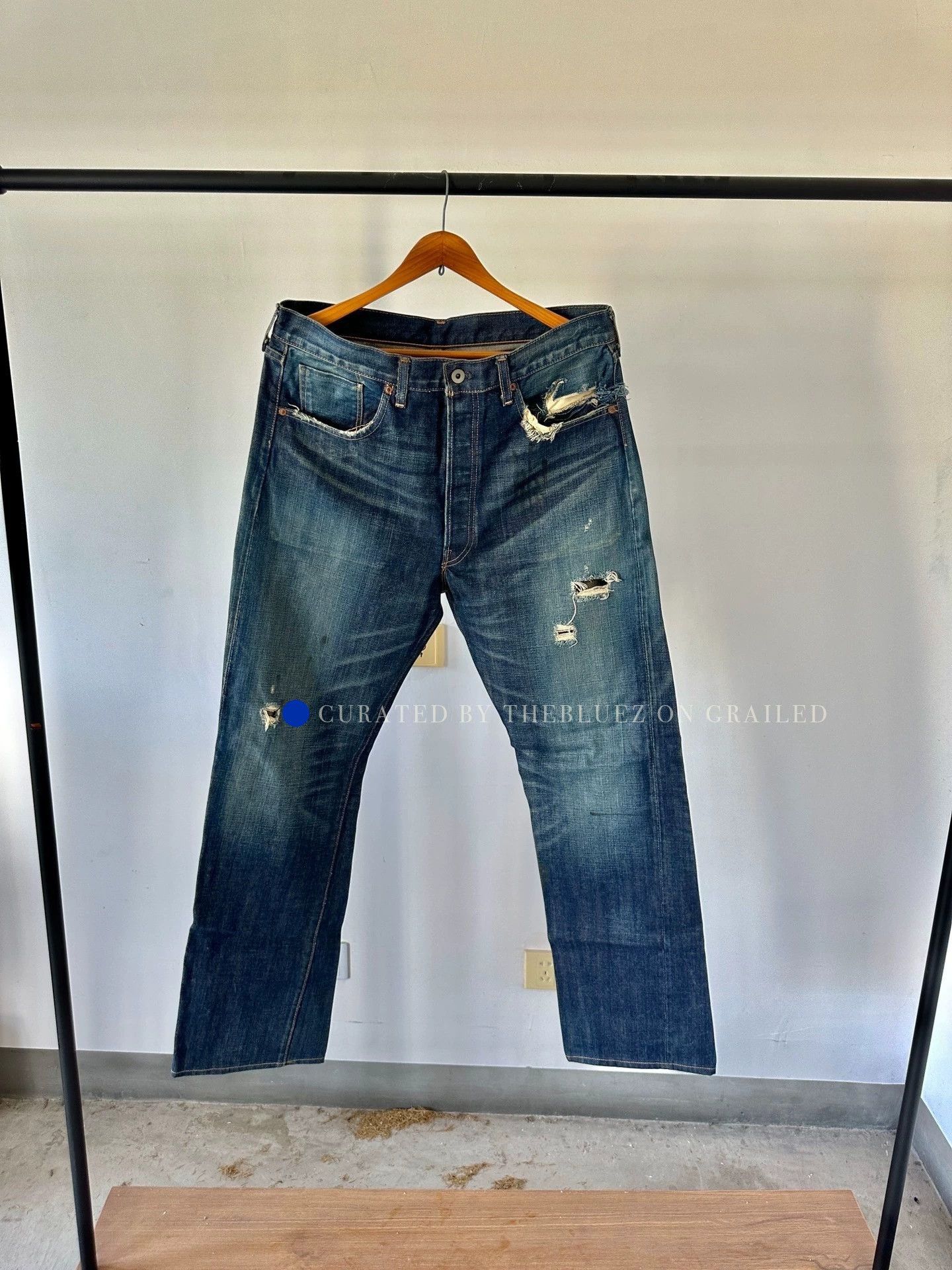 Levi's Classic Distressed Denim in Blue Size US 36 / EU 52 - 1 Thumbnail