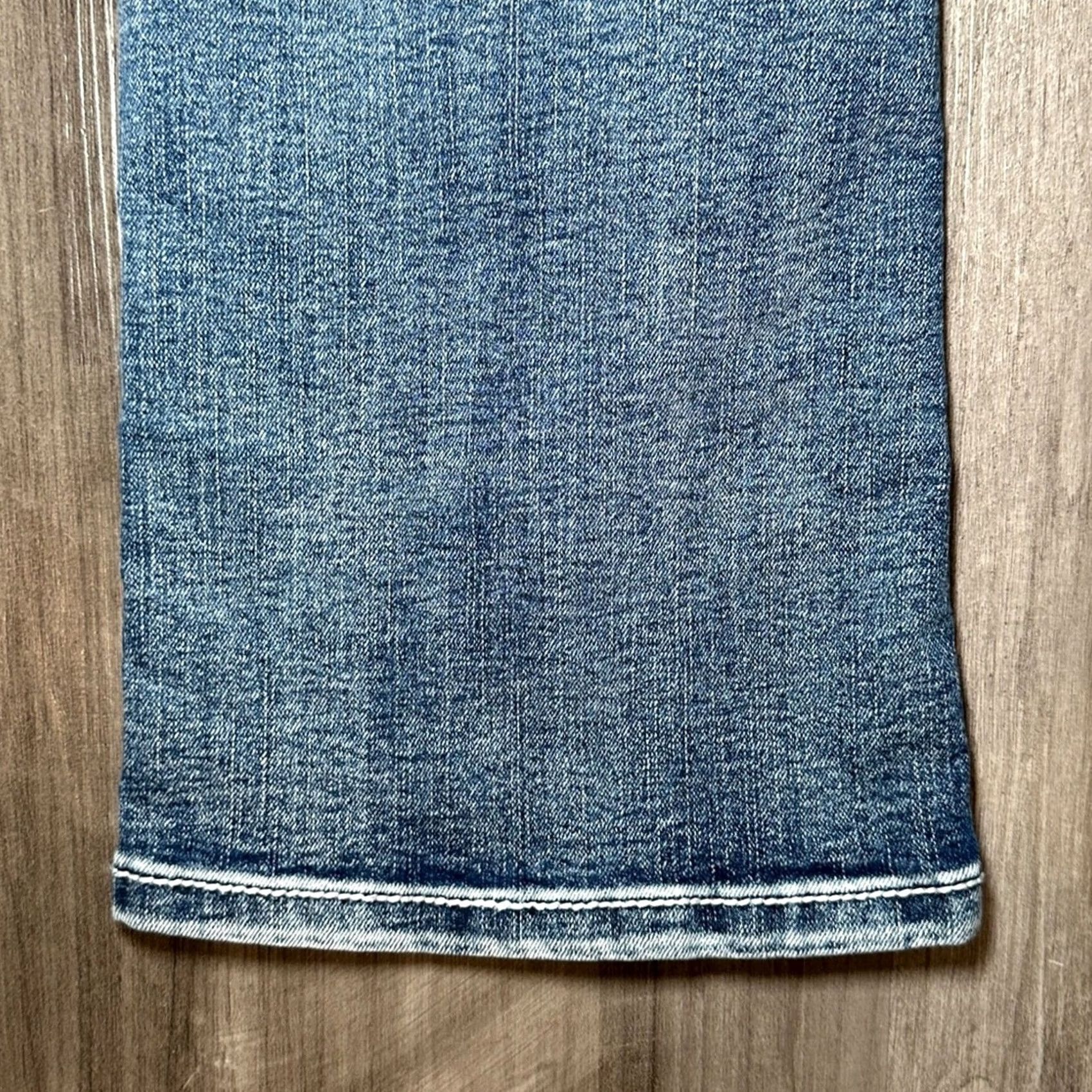 Grace in LA Grace in LA Blue Bootcut Jeans Women 27 Regular 5/27 Feather Embellished Cotton Polyester Spandex Size 27" / US 4 / IT 40 - 3 Thumbnail