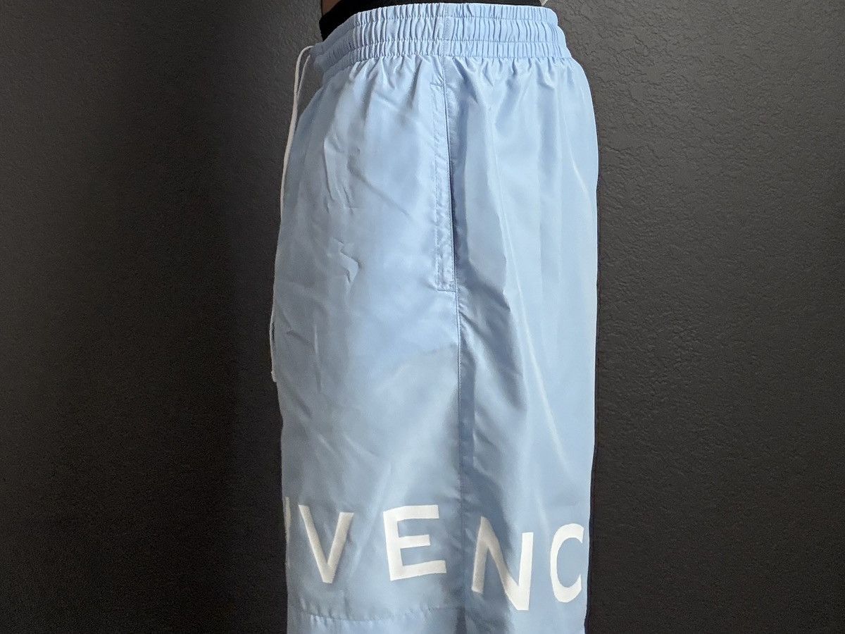 Givenchy Baby blue Givenchy swim trunks Size US 30 / EU 46 - 7 Thumbnail