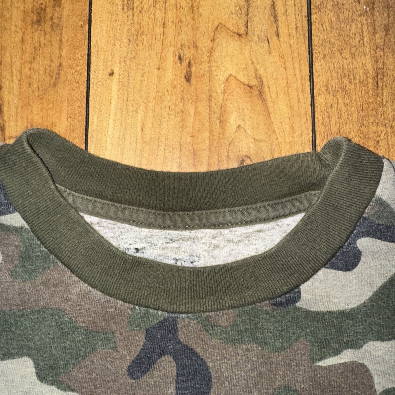 Vintage Camo T-Shirt XL 23x26 Green Basic Tee Mid Weight Size US XL / EU 56 / 4 - 2 Thumbnail