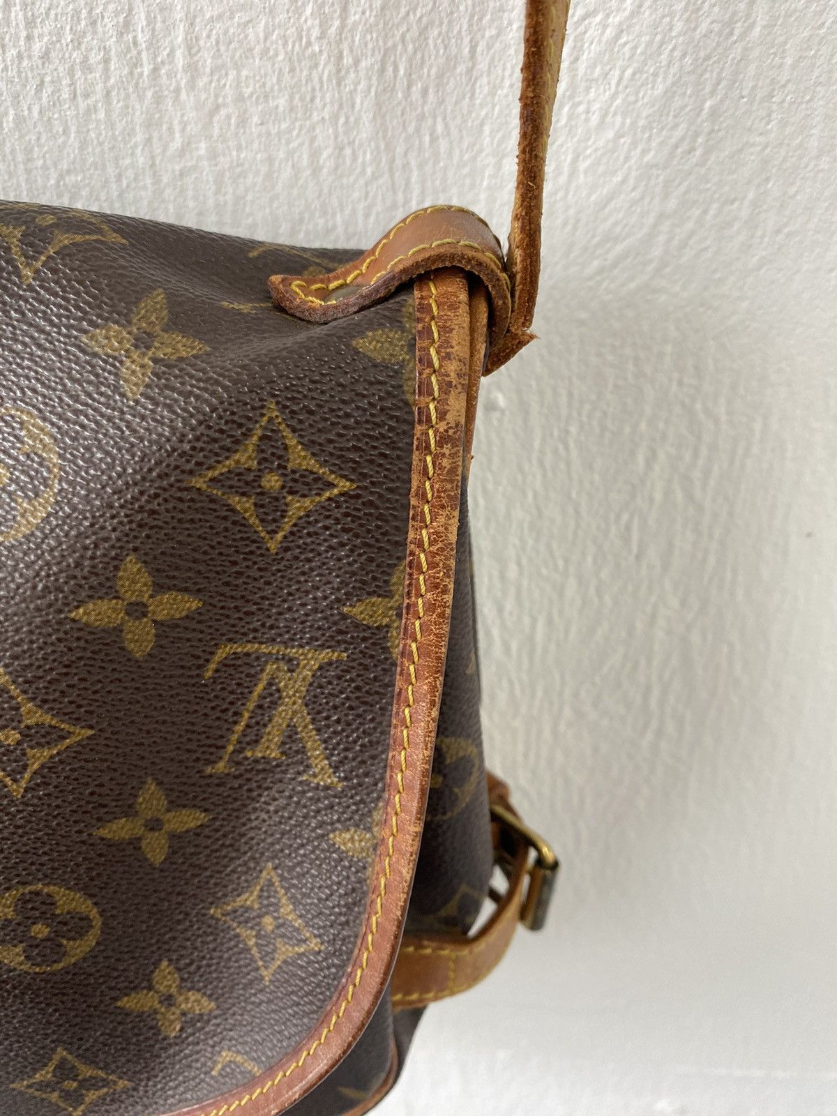 Louis Vuitton Authentic Vintage Louis Vuitton Monogram Saumur 30 Crossbody Size ONE SIZE - 9 Thumbnail