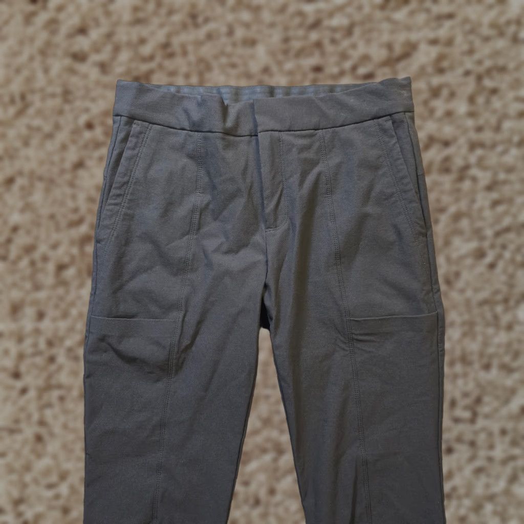 Athleta Athleta Pants Womens Size 4 Black Taper Pockets Stretch Athletic Casual Basic Size 27" / US 4 / IT 40 - 1 Thumbnail
