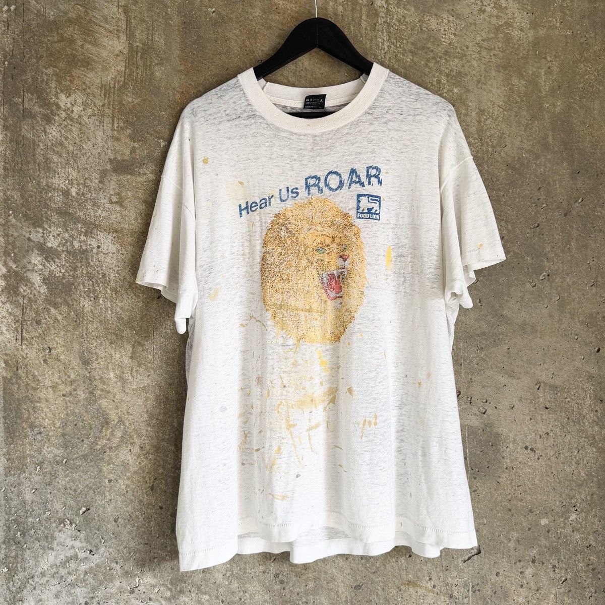 Band Tees 90s THRASHED Paper Thin Paint Splatter Food Lion T Shirt Size US XL / EU 56 / 4 - 1 Thumbnail
