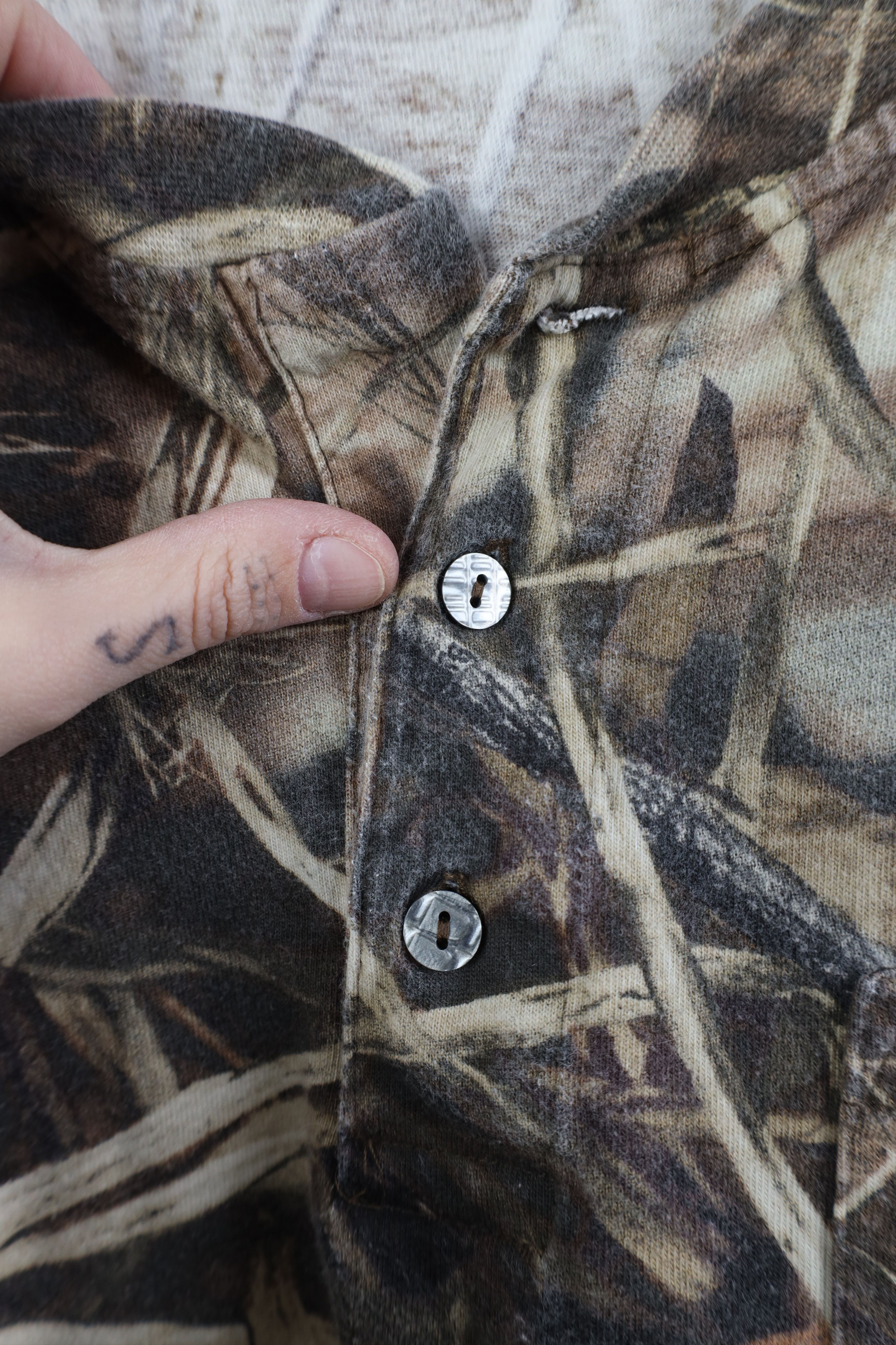 Vintage Vintage Y2K Streetwear Camouflage Long Sleeve Henley T-Shirt Size US XL / EU 56 / 4 - 4 Thumbnail