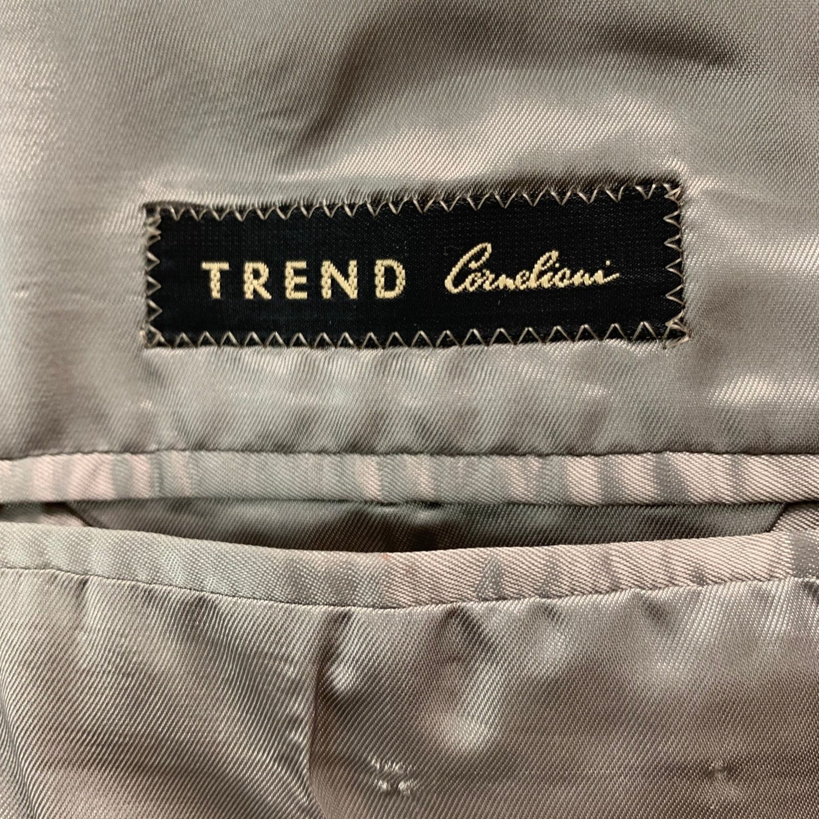 Corneliani 40 Grey Cream Pinstripe Virgin Wool Single Breasted Suit Size 40R - 8 Thumbnail