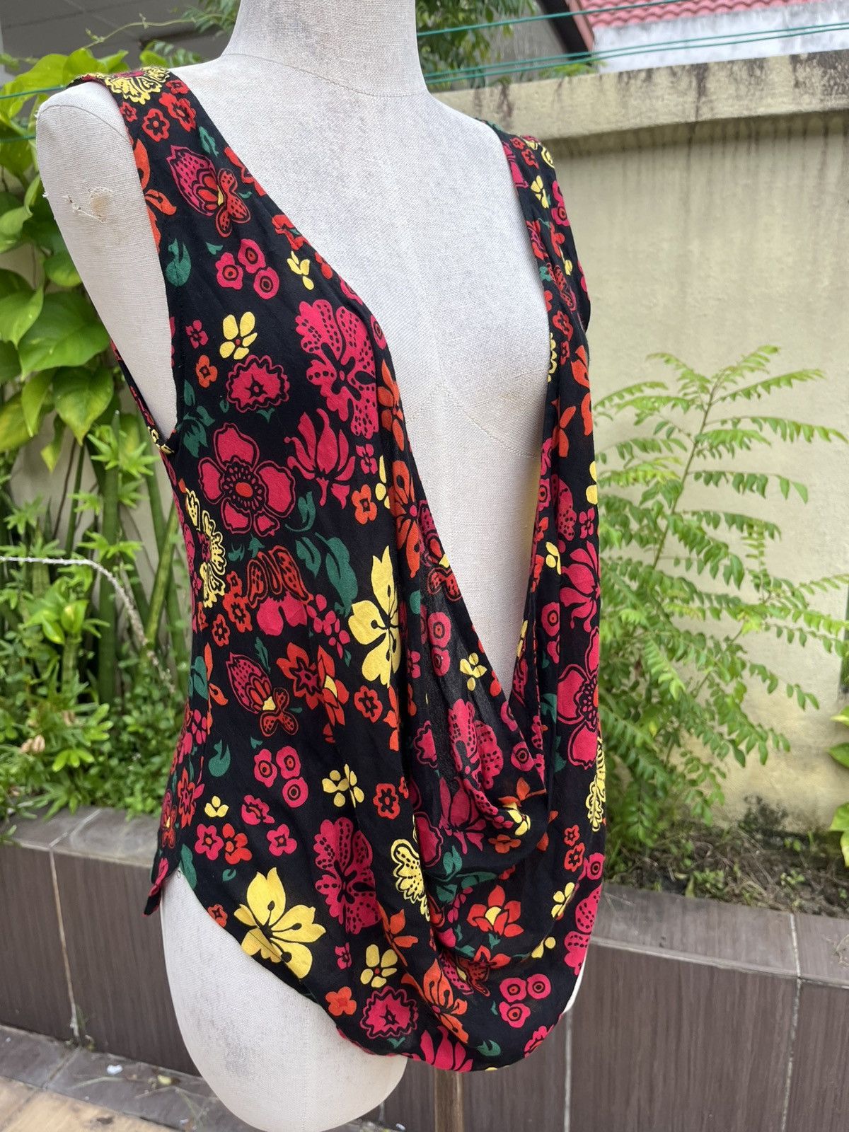 Limi Feu Ss 06’ Black floral printed tank Size S / US 4 / IT 40 - 6 Thumbnail