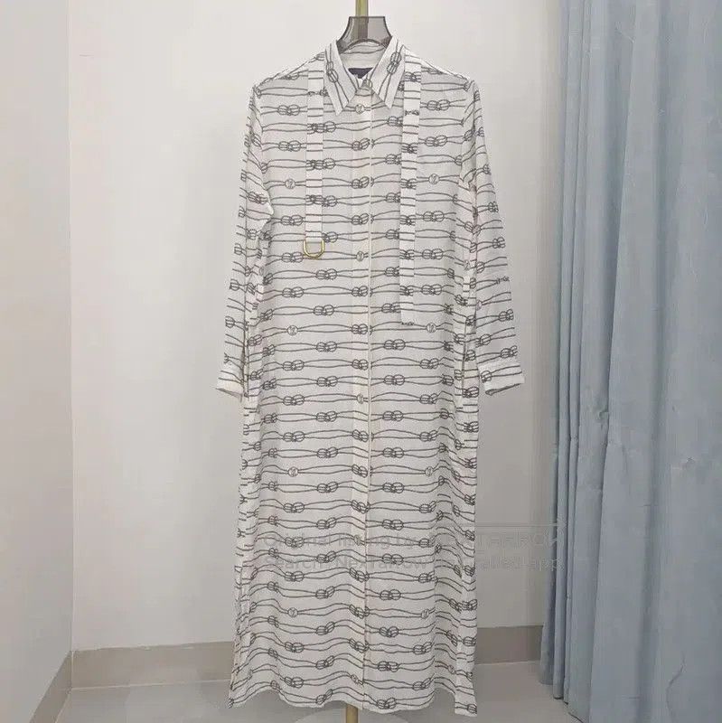 Louis Vuitton Louis Vuitton Summer Silk Dress in Ivory . Size S / US 4 / IT 40 - 1 Thumbnail
