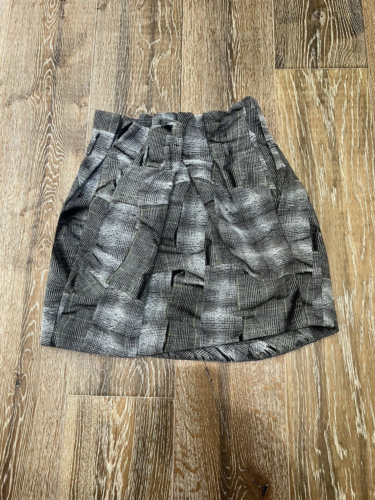Maison MIHARA YASUHIRO Mihara Yasuhiro distressed patchwork plaid skirt Size 28" / US 6 / IT 42 - 2 Thumbnail