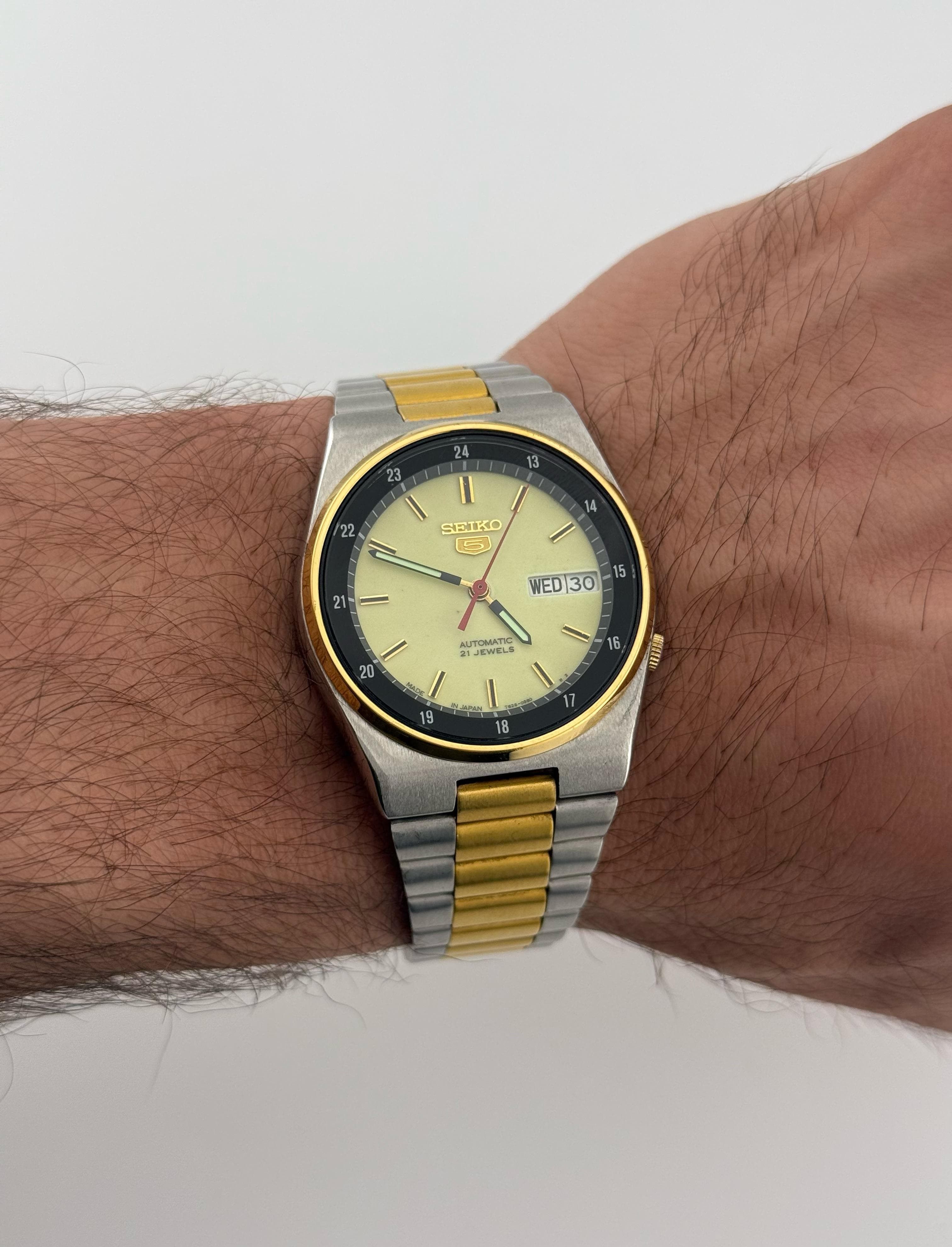 Seiko Classic Men's Wrist Watch|Luminous Dial Size 36 - 10 Thumbnail