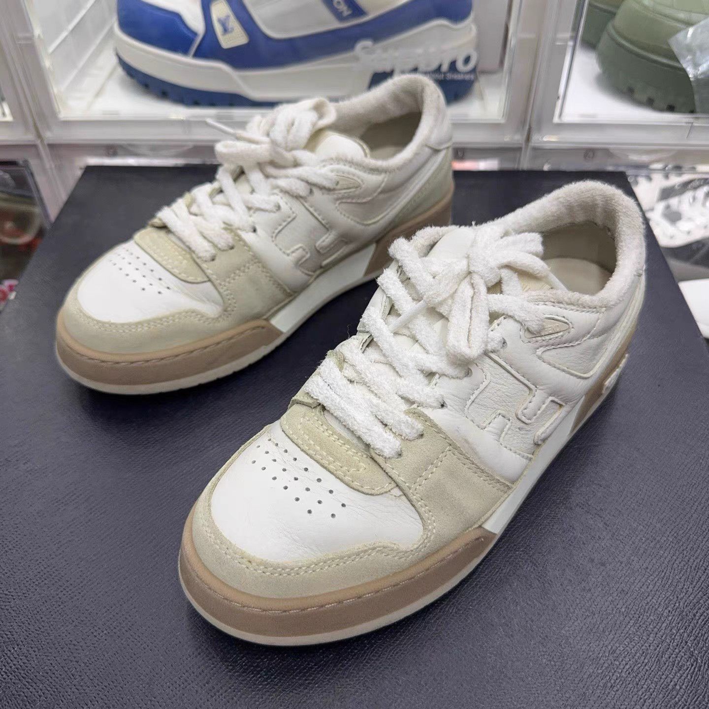 Fendi White Low-Top Sneakers Size 7 Size US 7 / EU 40 - 1 Thumbnail
