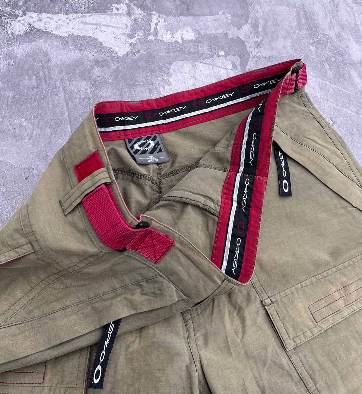 Oakley 🔥Rare OAKLEY Cargo Shorts Vintage Logo Size US 32 / EU 48 - 5 Thumbnail