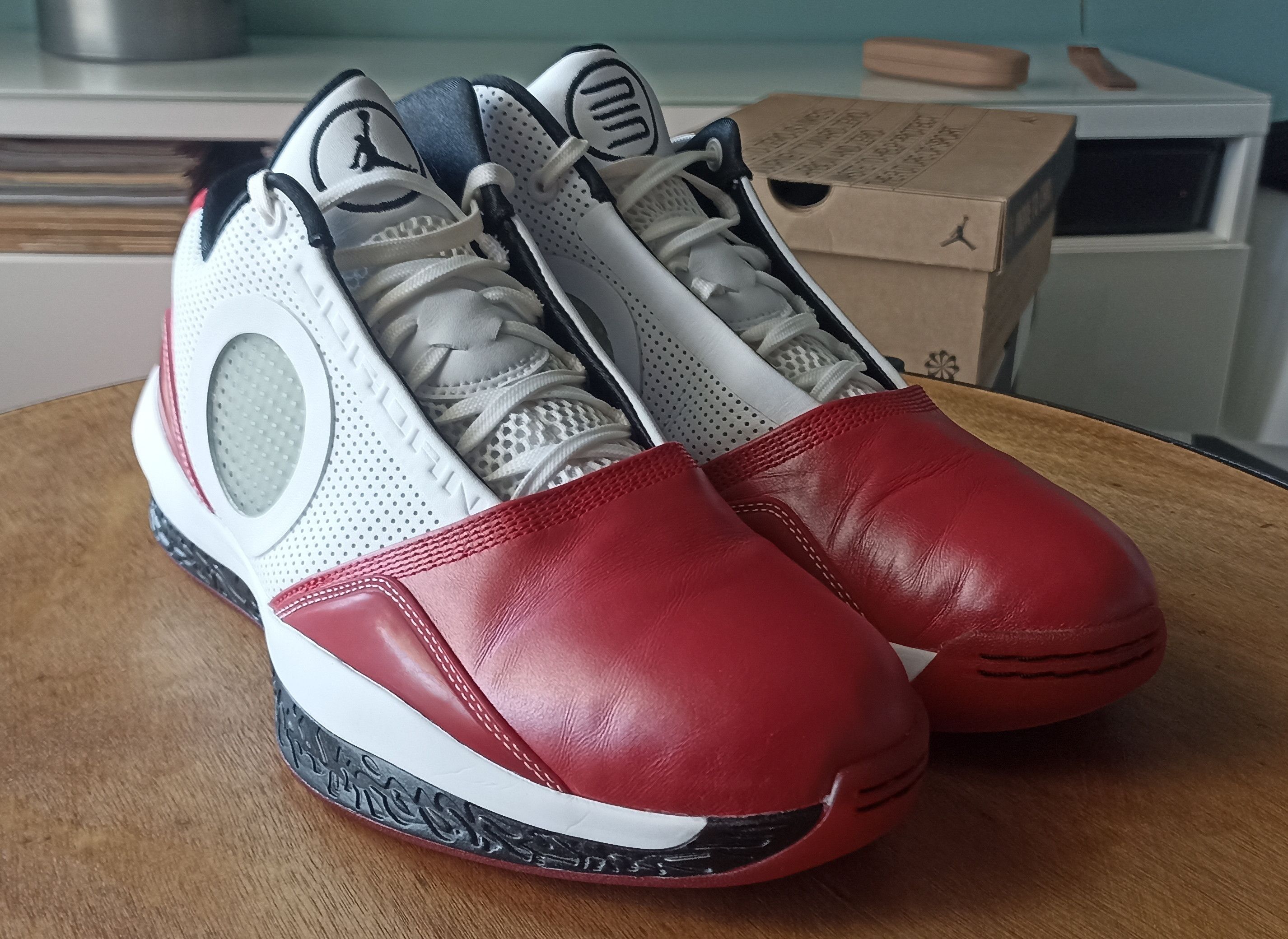 Jordan Brand Jordan 2010 Welcome Home Size US 9 / EU 42 - 4 Thumbnail