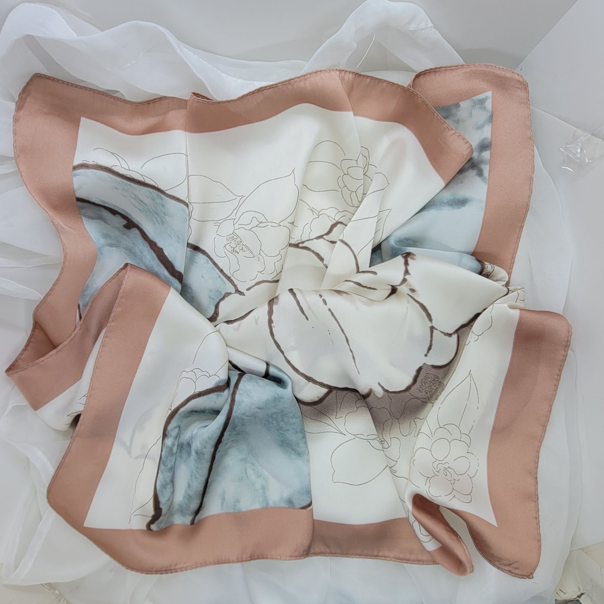 Other Scarf New Elegant Bandana FLORAL Retro Beige and Pink Silk A Size ONE SIZE - 5 Thumbnail