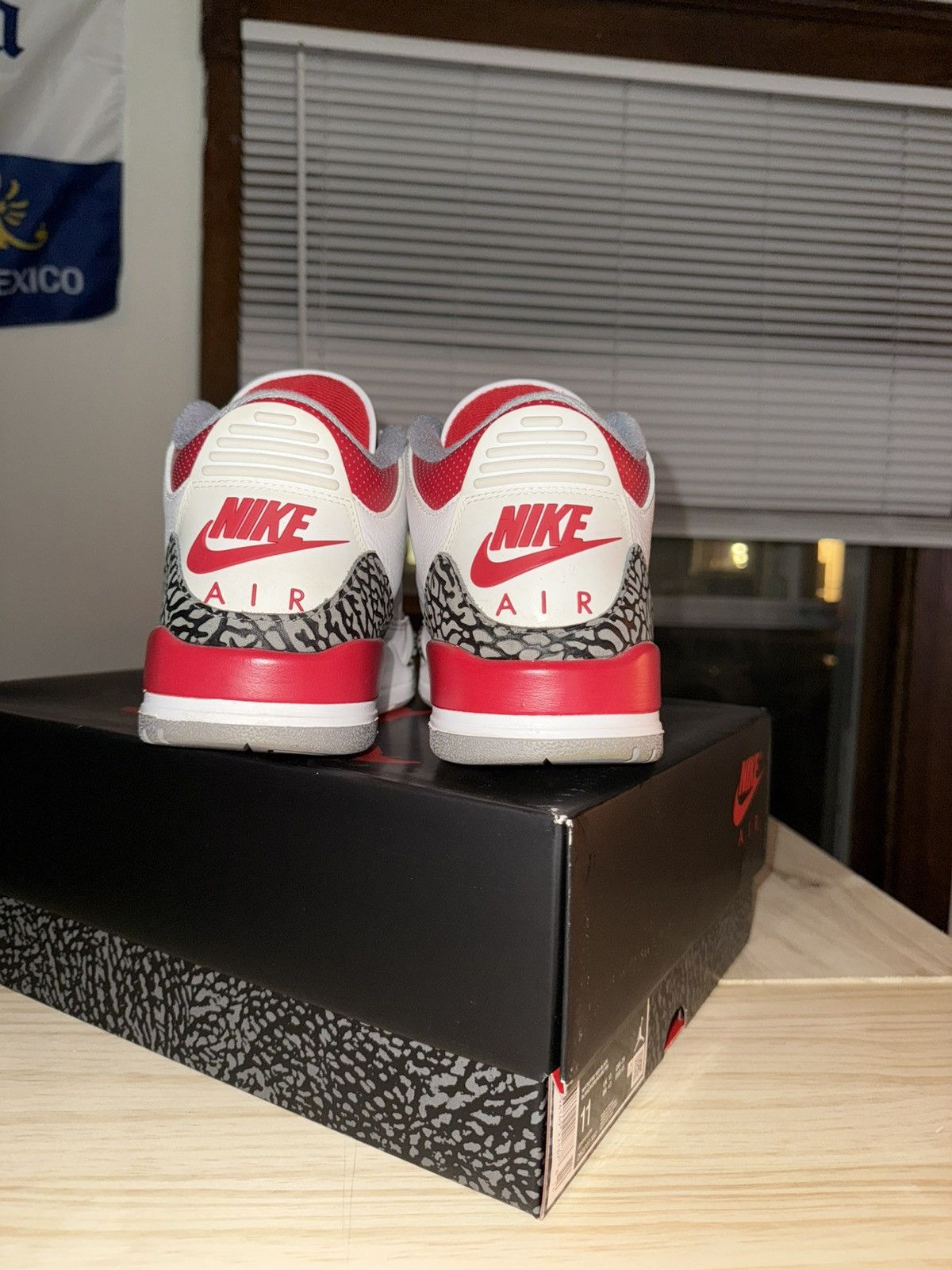 Jordan Brand Jordan 3 Fire Red Size US 11 / EU 44 - 4 Thumbnail