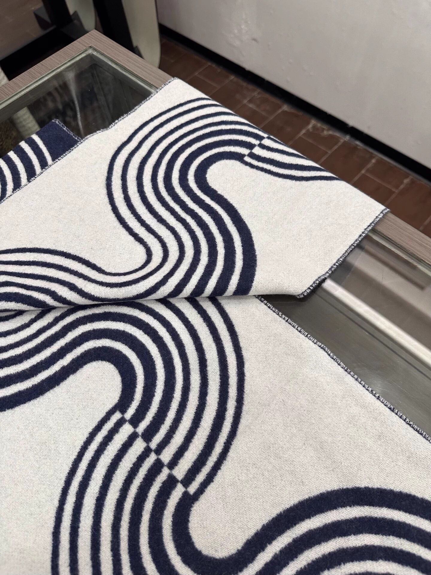 Hermes Hermes Navy & White Wavy Logo Cashmere Scarf Size ONE SIZE - 6 Thumbnail