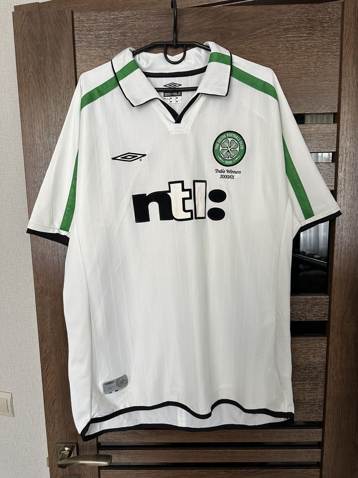 Umbro 2001/2002 Umbro Celtic FC Vintage Soccer Jersey T-Shirt Size US XL / EU 56 / 4 - 2 Thumbnail