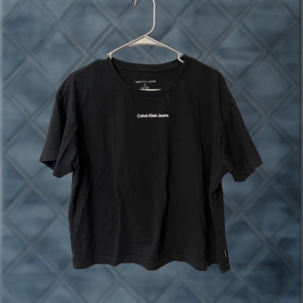 Calvin Klein Calvin Klein T-Shirt Cropped Short Sleeve Boxy Fit Black Size L Womens Size L / US 10 / IT 46 - 1 Thumbnail
