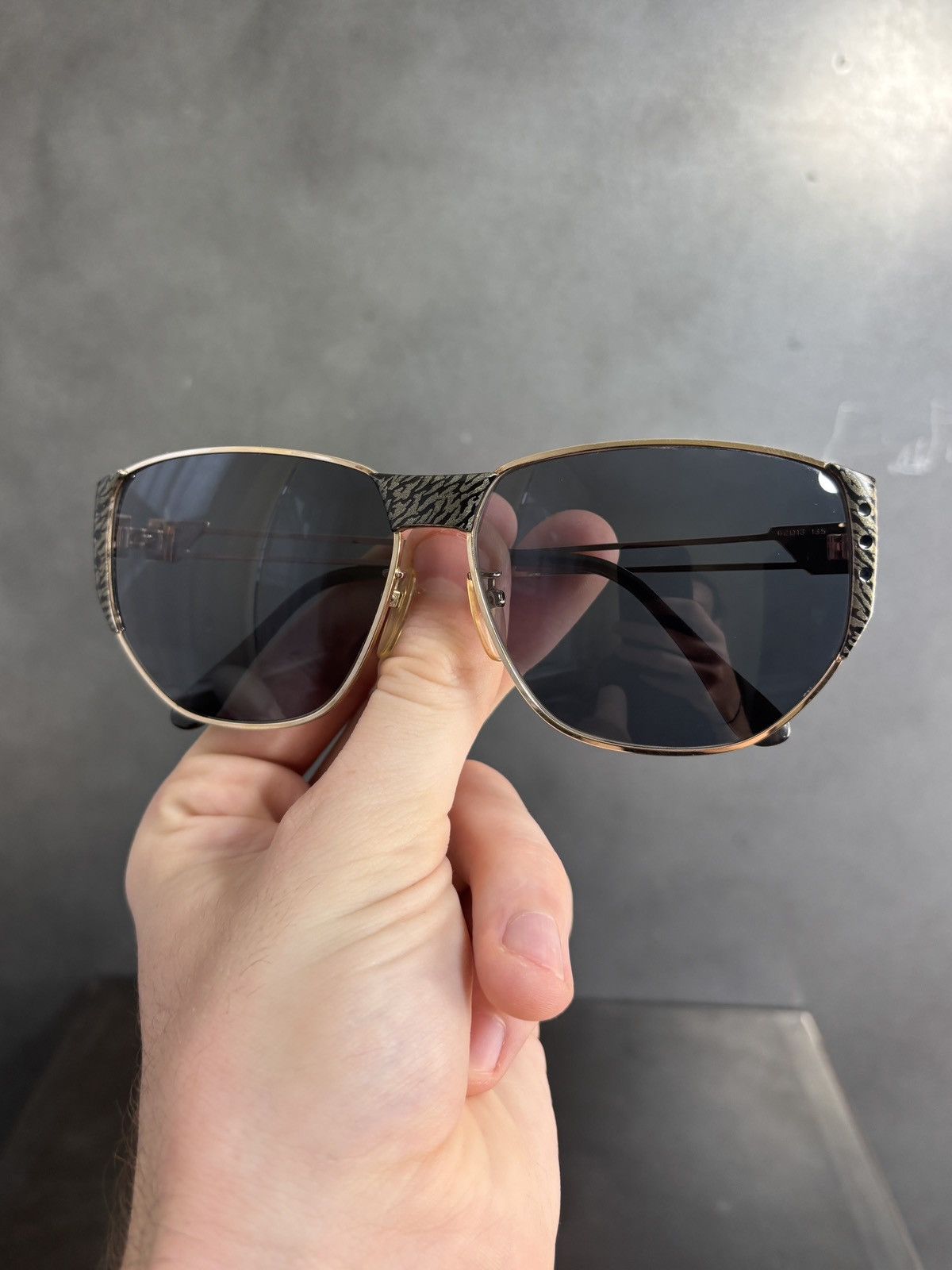 Valentino 1980s Vintage Valentino Sunglasses Metal Aviator 5419 Case Size ONE SIZE - 21 Thumbnail