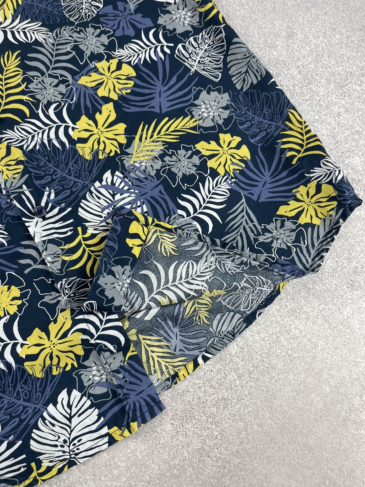 Hugo Boss Hugo Boss Rash Short Sleeve Shirt in Navy Floral Size S Size US S / EU 44-46 / 1 - 5 Thumbnail