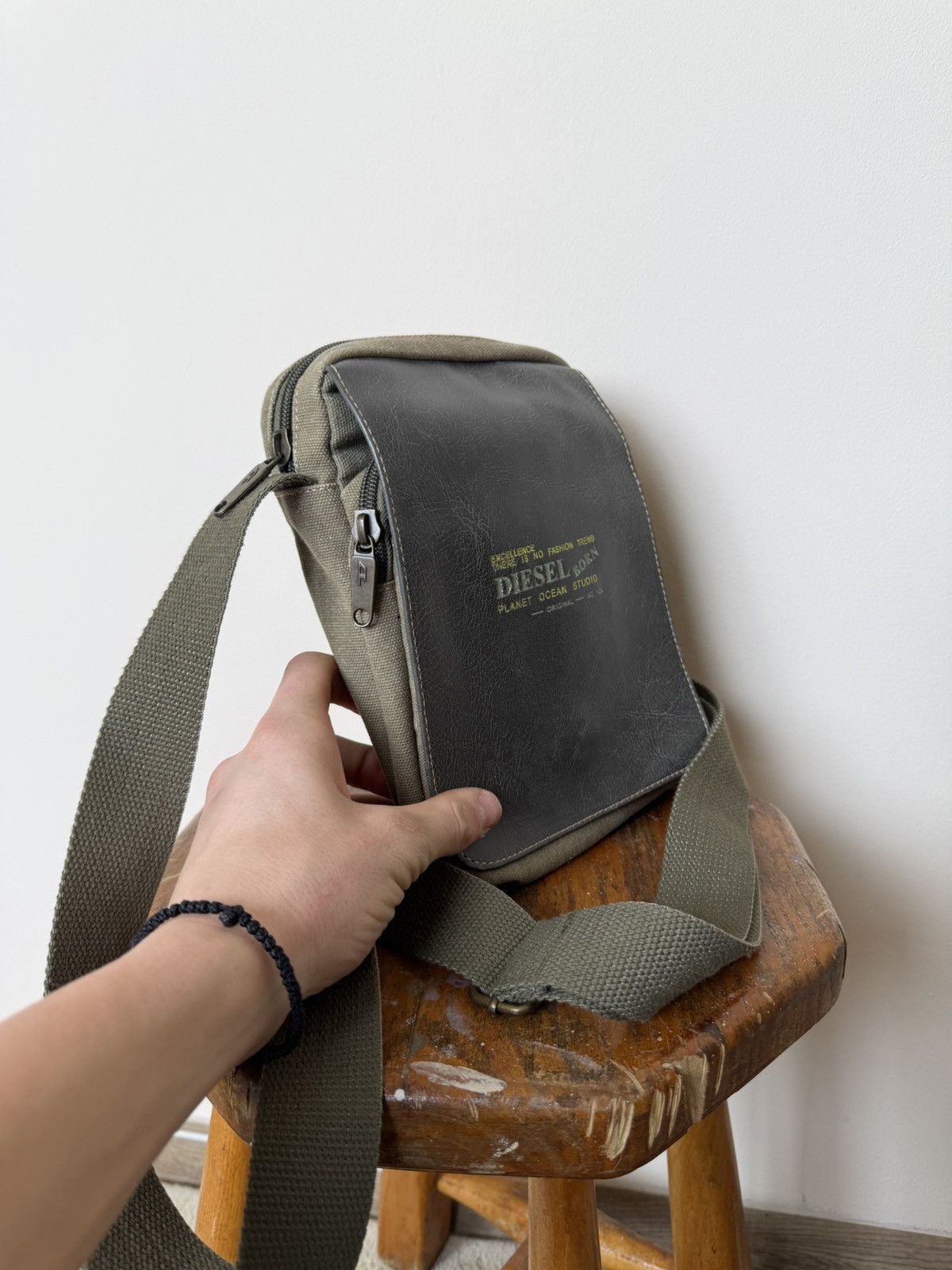Diesel Vintage Diesel Distressed Leather Y2K Messenger Bag Crossbod Size ONE SIZE - 2 Thumbnail