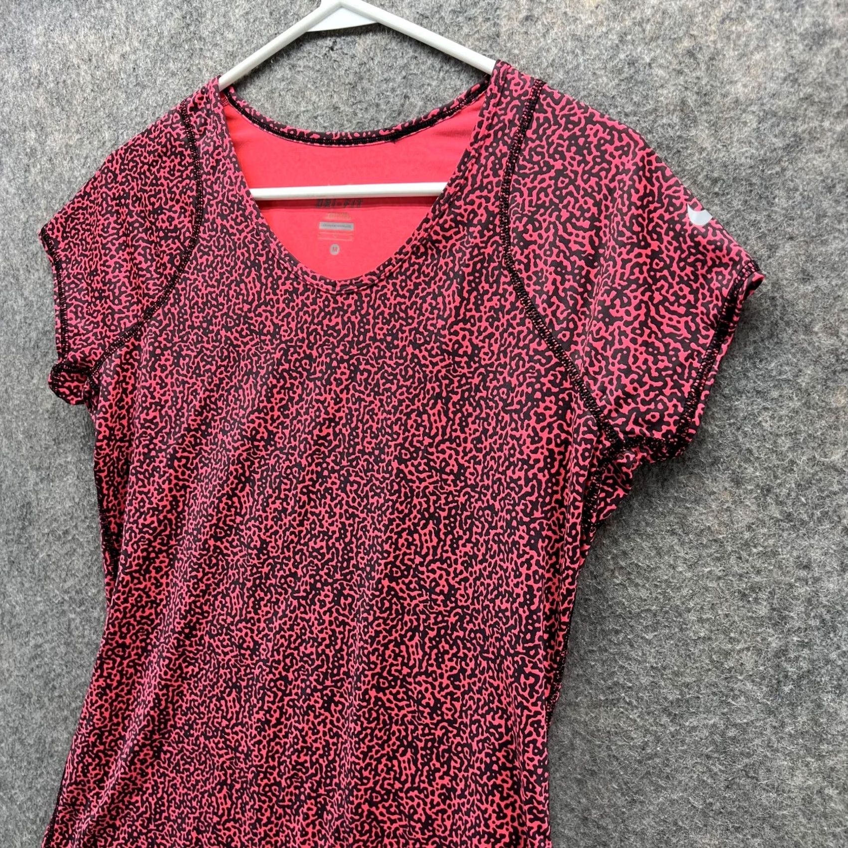 Nike Nike Shirt Women Medium Pink Athletic Dri Fit Polyester Tennis Short Sleeve Round Neck Training Size M / US 6-8 / IT 42-44 - 4 Thumbnail
