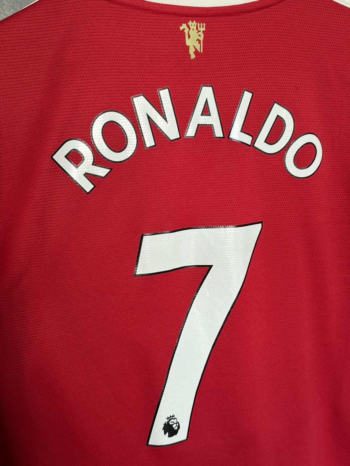 Adidas sticky prints Manchester United 21/22 Home Ronaldo Jersey Size US L / EU 52-54 / 3 - 3 Thumbnail