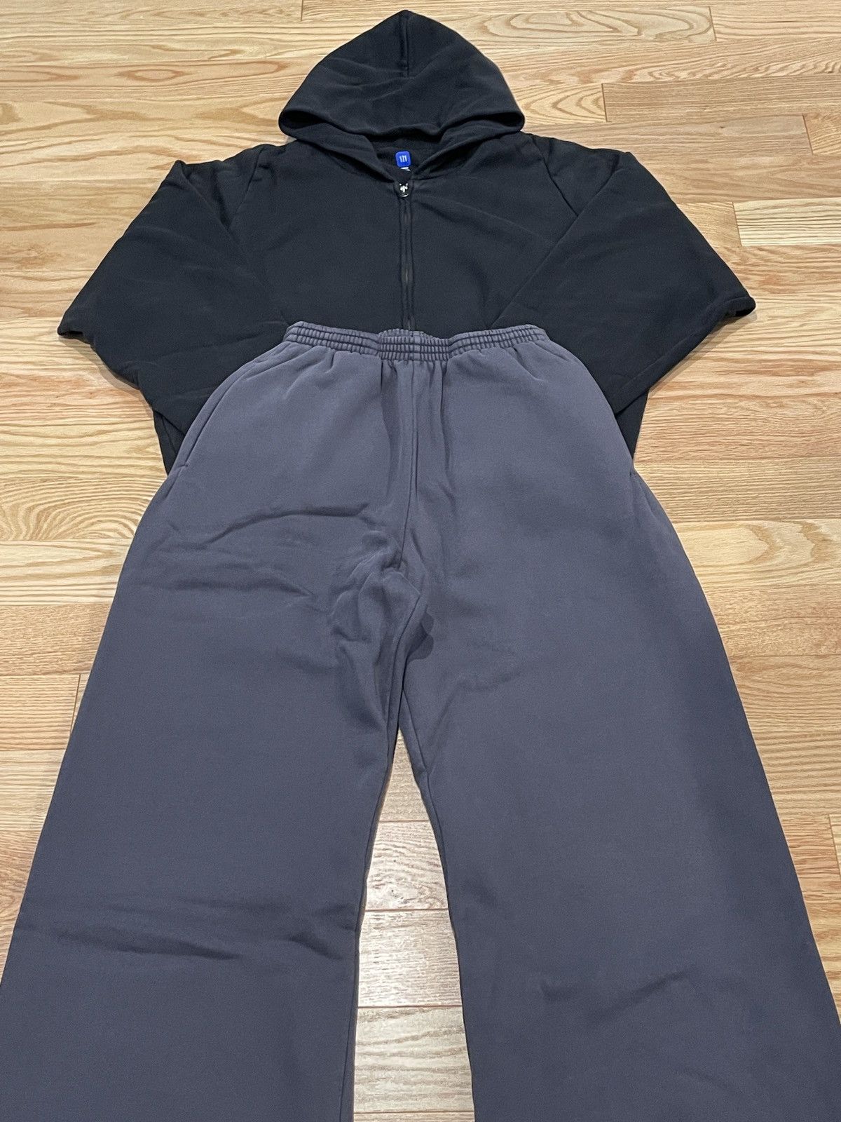 Balenciaga × Gap × Kanye West Yeezy Gap Sweatsuit Medium & Small Size US M / EU 48-50 / 2 - 3 Thumbnail